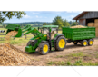 Traktor John Deere 7R 350 s čelním nakladačem a přívěsem BRUDER