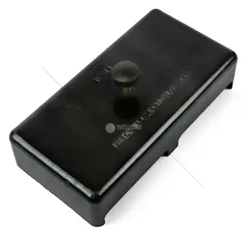 Víčko pojistkové skříňky se šroubem | 93-1420