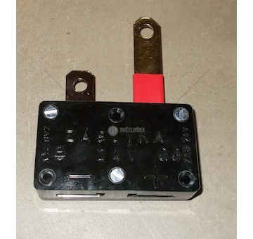 Zásuvka 24v pomocného startu 390939190_A