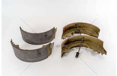 Brake Shoe Set DAILY 35/40 F8 +RIV Valeo