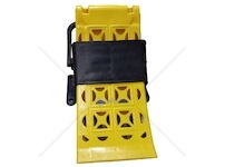 Klín zakládací pod kola velký 500x200 žlutý komplet s držákem