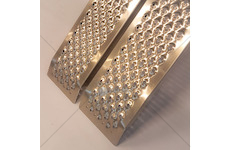 Nájezd hliníkový prohnutý 1500x200x30 nosnost 200kg/ks