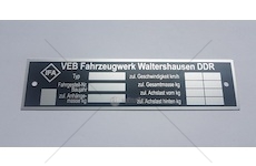 Výrobní štítek Multicar M25 kabina